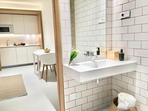 Кухня или мини-кухня в Inside Bilbao Apartments
