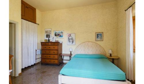 a bedroom with a bed and a dresser at Camere e Appartamenti Baldini Romanita in Radda in Chianti