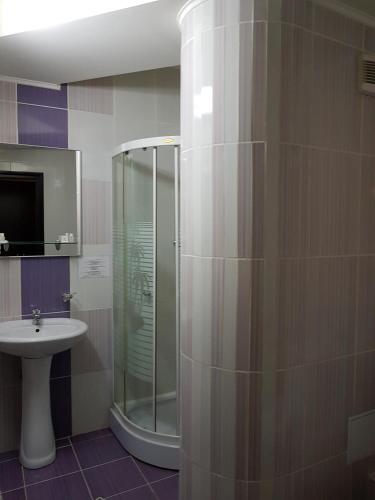 Bilik mandi di Indiana Hotel
