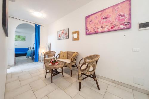 a living room with chairs and a table at Deliziosi Appartamenti Sul Mare in Leuca