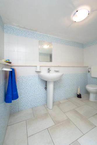 a bathroom with a sink and a toilet at Deliziosi Appartamenti Sul Mare in Leuca