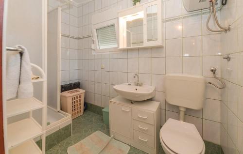 Apartmani Dokoza tesisinde bir banyo