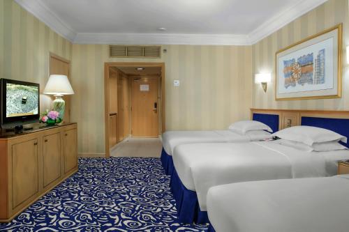 
سرير أو أسرّة في غرفة في Makkah Hotel
