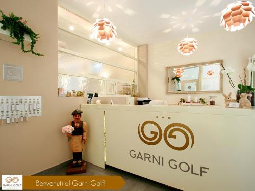 a shop with a statue of a man holding flowers at Hotel Garni Golf in Ascona