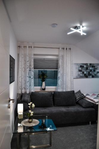 a living room with a couch and a table at Tannenblick-Franken in Egloffstein