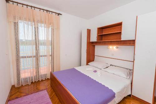 Postel nebo postele na pokoji v ubytování Apartments Ljiljana