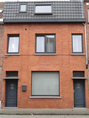 El edificio en el que está la casa vacacional