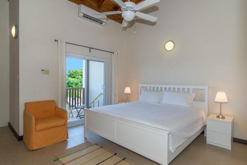 Łóżko lub łóżka w pokoju w obiekcie Family Complex beside Beach w/Pool Montego Bay #1