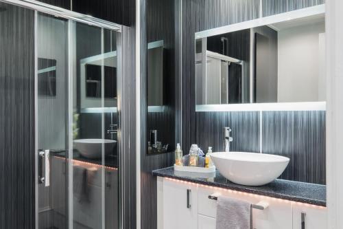 a bathroom with two sinks and a large mirror at Marks At The Manor Luxury Riverside Apartments - Sleeps up to 4, with Parking and Sky TV in Aberdeen