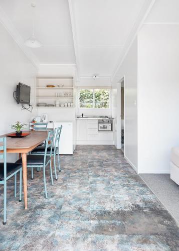 Dapur atau dapur kecil di Mercury Bay Holiday Park
