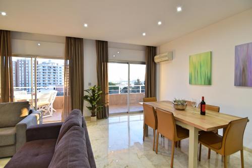 Apt Luxury Reding Solo Familias
