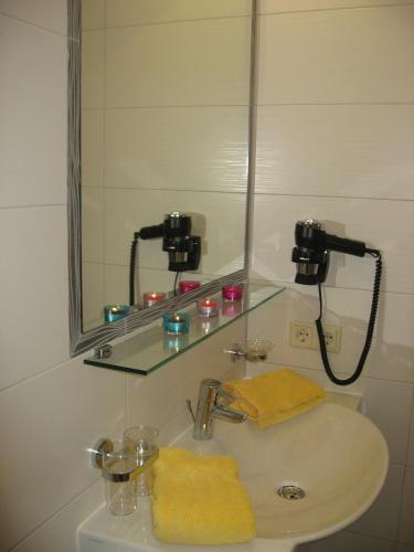 a bathroom with a sink with a mirror and a sink at Apart Renate in Galtür