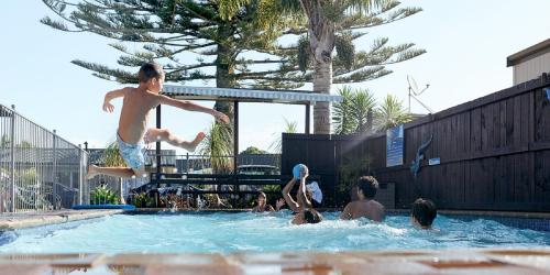 Tetamu yang menginap di Mercury Bay Holiday Park