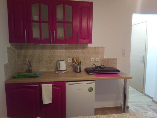 New studio next to metro for 2 people