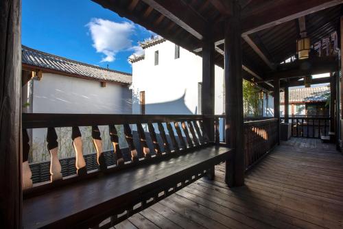Balkoni atau teres di Lijiang Cheriton Hotel