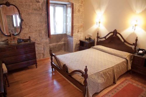 Säng eller sängar i ett rum på Casa de Turismo Rural Os Petroglifos