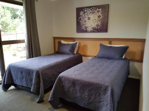 Un pat sau paturi într-o cameră la Beerwah House
