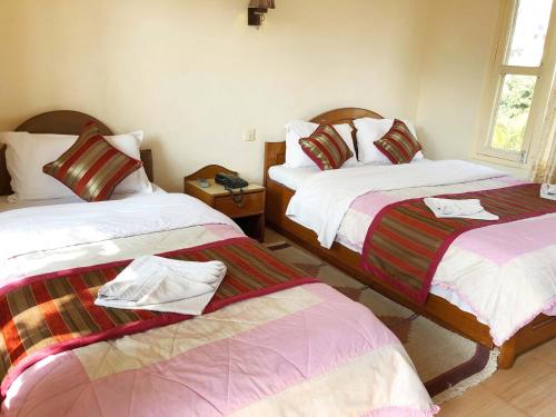 Una cama o camas en una habitación de Hotel Grand Holiday