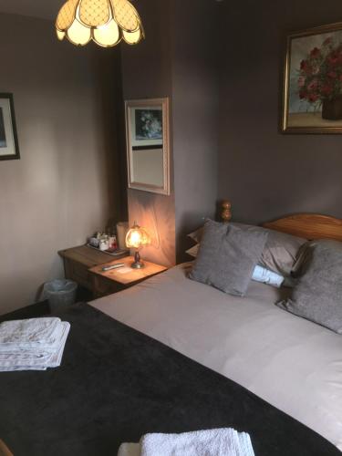 Llit o llits en una habitació de Stone Cottage