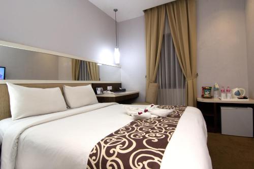 Posteľ alebo postele v izbe v ubytovaní Tjokro Hotel Klaten