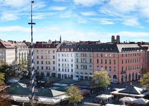 an aerial view of a city with buildings at Living Hotel Das Viktualienmarkt in Munich