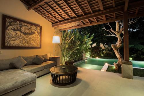 Bazén v ubytování Santun Luxury Private Villas nebo v jeho okolí