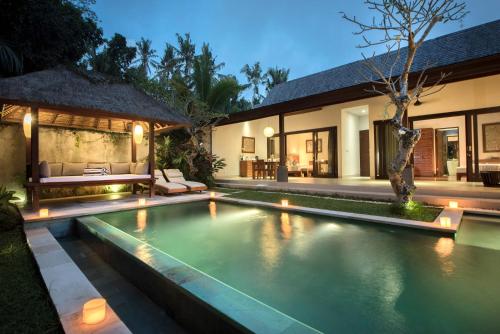 Bazén v ubytování Santun Luxury Private Villas nebo v jeho okolí