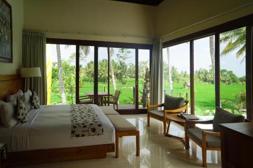 Postel nebo postele na pokoji v ubytování Santun Luxury Private Villas
