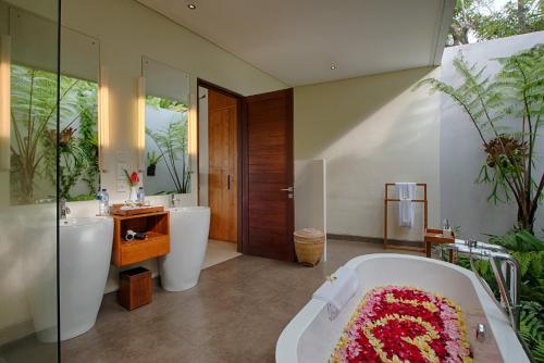 Postel nebo postele na pokoji v ubytování Santun Luxury Private Villas