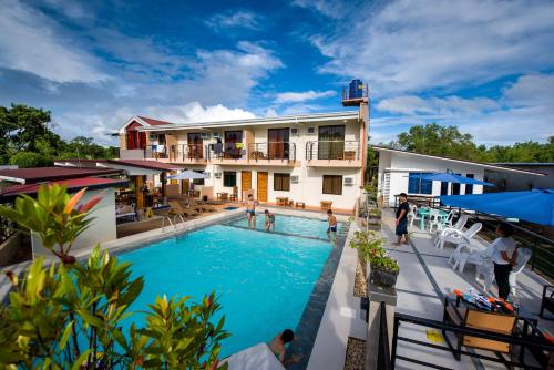 Kolam renang di atau dekat dengan Greenfields Tourist Inn