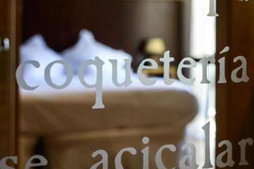 a reflection of a bed in a mirror at Hotel La Casueña in Lanuza