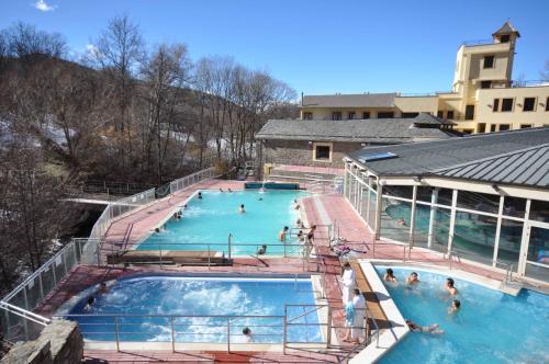 Bazén v ubytování Appartement A La Montagne nebo v jeho okolí