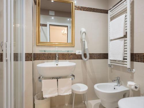 Koupelna v ubytování Albergo Basilea