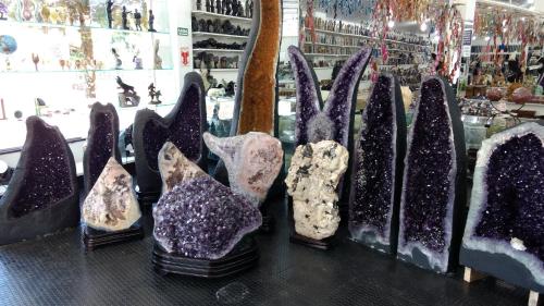 a group of black and purple vases in a store at Hotel Ametista in Ametista do Sul