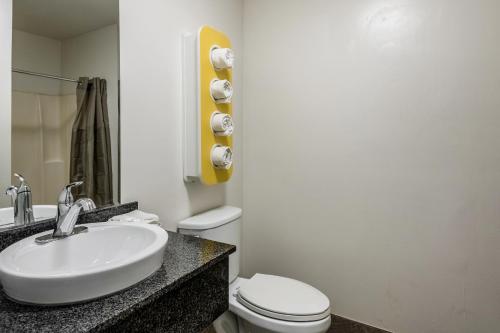 Bilik mandi di Studio 6-Savannah, GA