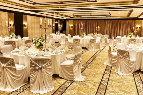 a room filled with tables and chairs with white linens at Steigenberger Hotel Bad Homburg in Bad Homburg vor der Höhe