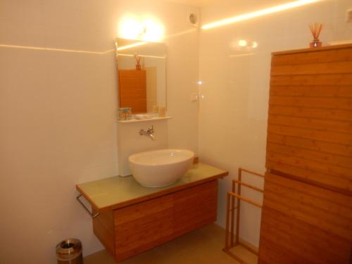 Kylpyhuone majoituspaikassa Apartment Amsterdam New West - Free parking
