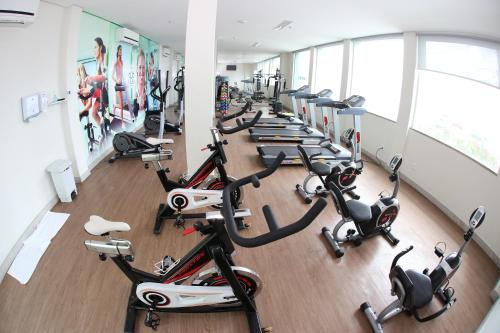 Fitness centrum a/nebo fitness zařízení v ubytování Real Classic Bahia Hotel
