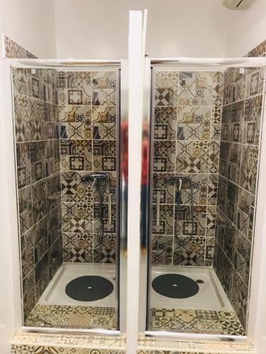 a shower in a bathroom with tiles on the wall at Apartamento Kasa Tomas Gros in San Sebastián