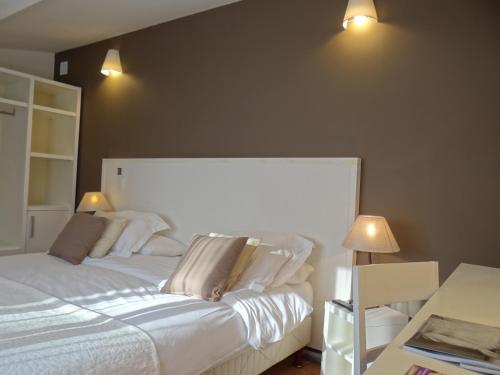 Postel nebo postele na pokoji v ubytování Hôtel Le Mas des Ecureuils