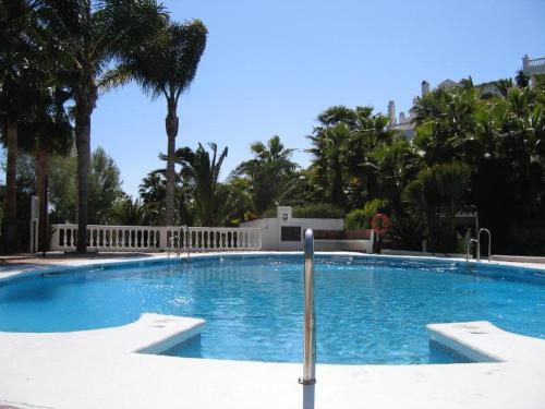 Bazén v ubytování 1 Bed Traditional Holiday Rental Cottage Oasis Capistrano Nerja Spain nebo v jeho okolí