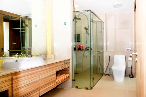 a bathroom with a toilet and a sink and a shower at Lux SL Luxury Style of Life 3 in Pattaya North