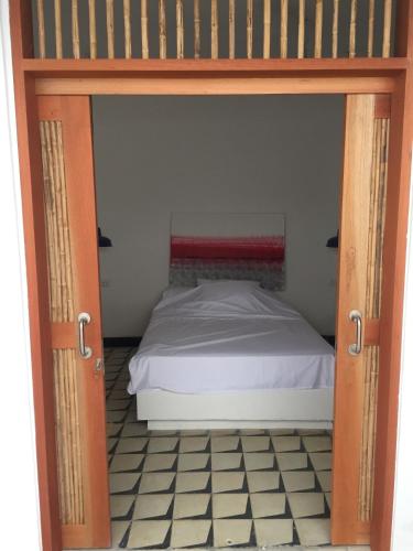 a bed in a room with a wooden bunk bed at Casa de la tierra in Santa Marta