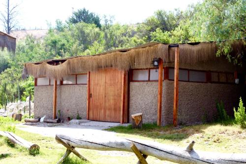 a small house with a thatched roof at Cabañas Licanantay in Vallenar