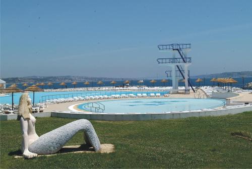 Majoituspaikassa Entre o Mar e Lisboa tai sen lähellä sijaitseva uima-allas