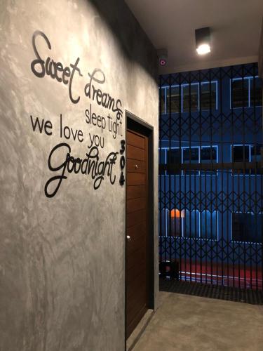 a wall with a sign that says sweet dreams sleep tight we love you touchdown at Blackjack Bar and Hostel in Chaweng