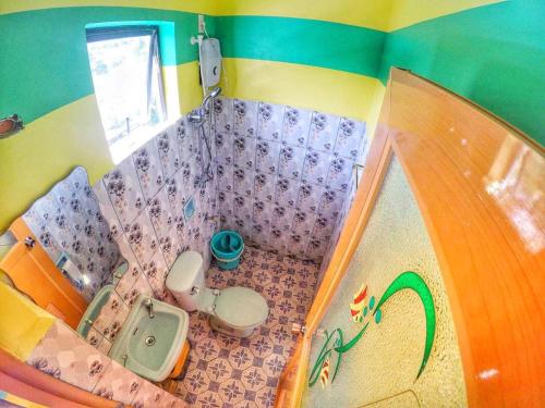Ένα μπάνιο στο Tagaytay Bloom Breeze Cruz Apartelle