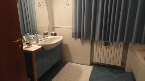 Bilik mandi di Marinella B&B