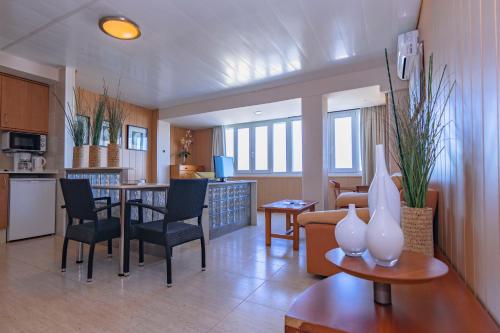Kuchyň nebo kuchyňský kout v ubytování Carihuela Beach Apartamentos
