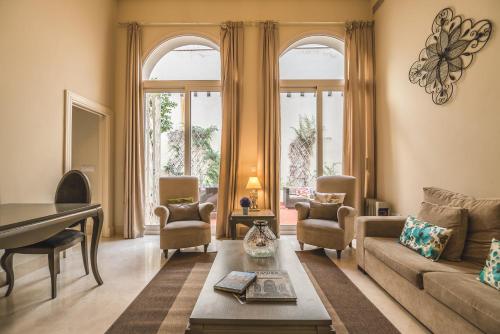 Χώρος καθιστικού στο Puerta Principe Luxury Apartments